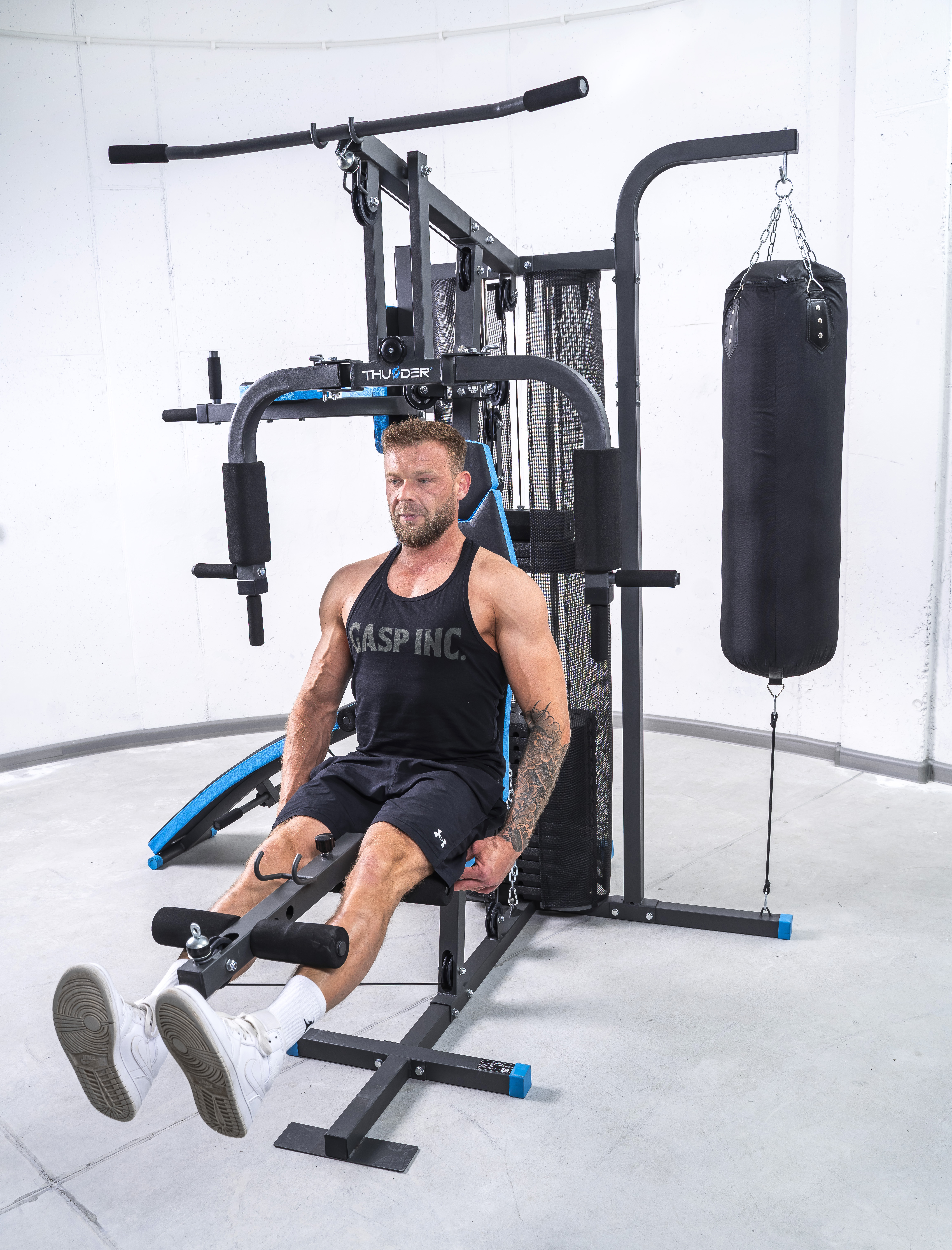 Multiestação de treino com pesos