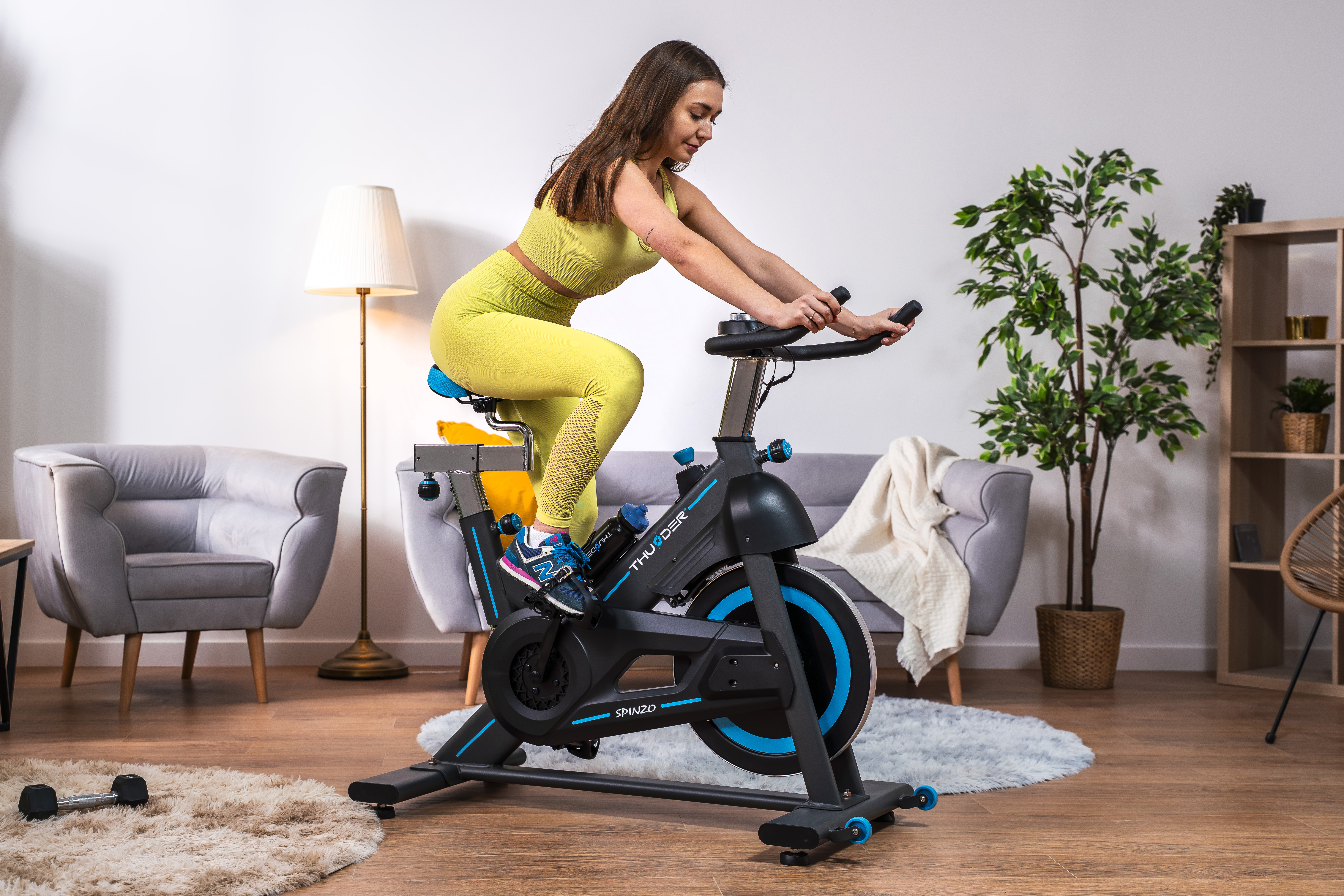 Bicicleta estática num ambiente doméstico